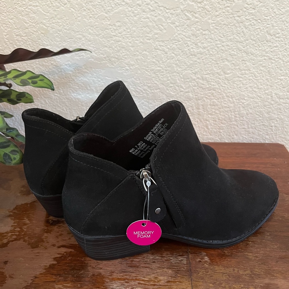 Size 7 - SO Black Faux Suede Ankle Booties